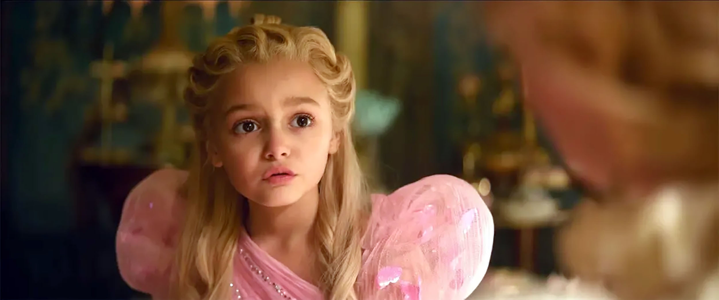 オーランド出身の8歳の女優スカーレット・スピアーズが『ウィキッド：フォー・グッド』で輝く