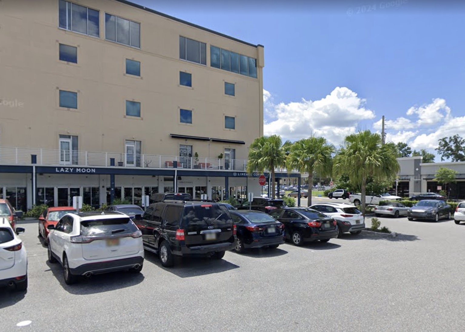 Paid parking at Lineage, Lazy Moon lot in Mills 50 at a standstill